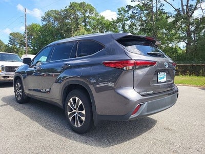 2022 Toyota Highlander Hybrid XLE