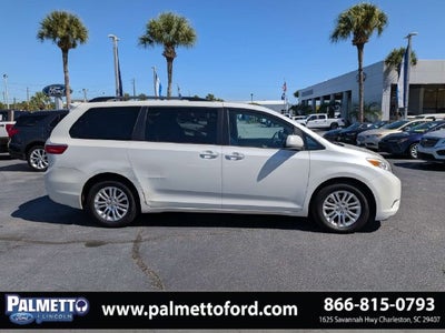 2016 Toyota Sienna XLE 8 Passenger