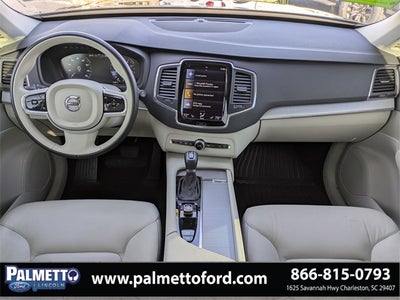 2022 Volvo XC90 T5 Momentum