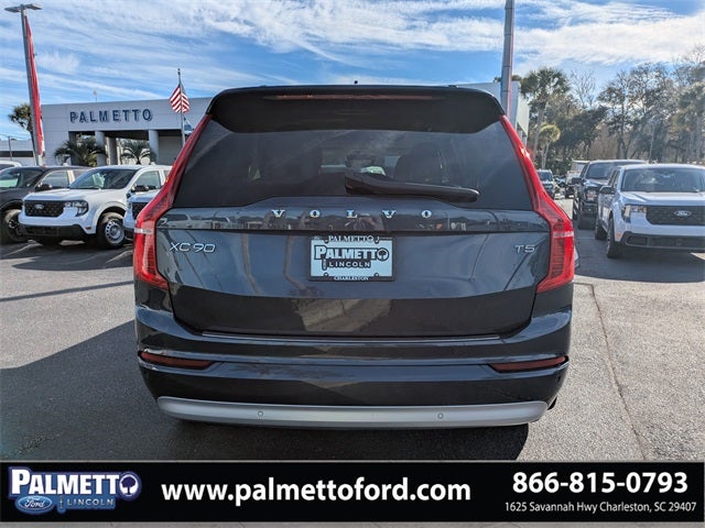 2022 Volvo XC90 T5 Momentum