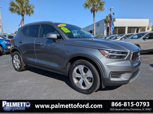 2019 Volvo XC40 Momentum